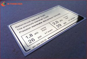 In tem bạc con được gọi là in tem decal bạc, với lớp bạc màu trắng sáng mịn, rất sang trọng