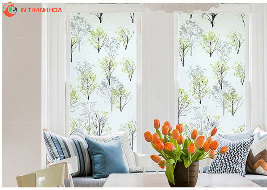 Giấy decal dán kính trang trí có tác dụng bảo vệ kính, hạn chế rủi ro